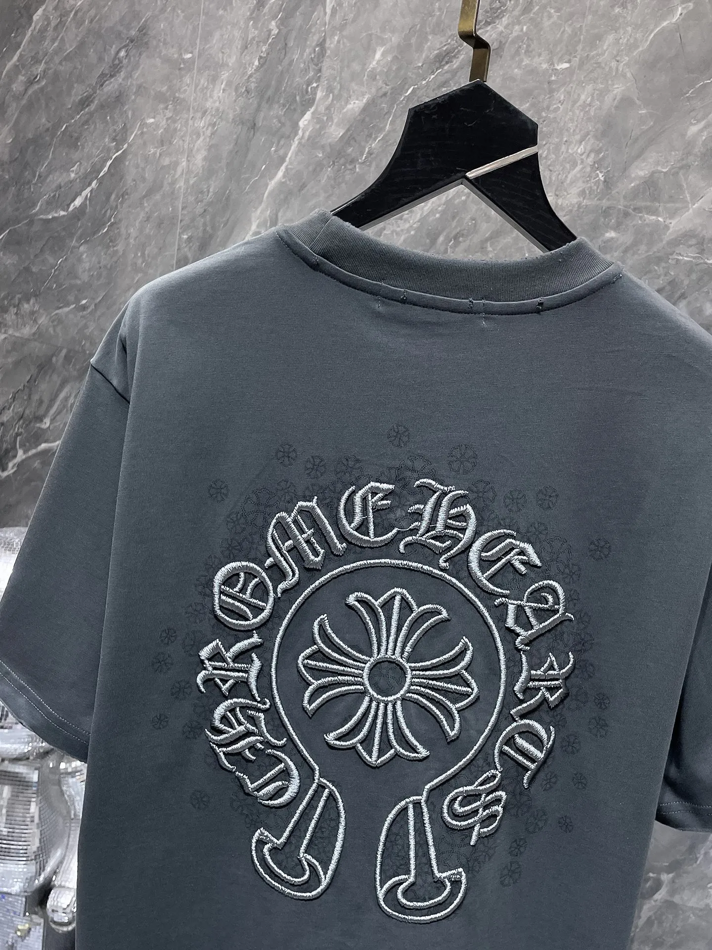 P180 New for summer Chrome Hearts 25ss frayed version, high weight, environmentally friendly, high-quality top-grade fabric, 280g Cromat hoof Sanskrit cross embroidery, hand-painted short sleeves, vacuum embroidery method! Heavy embroidery! ! ! Tens of thousands of needles! ! Counter synchronization 1:1 replica version Recommended colors: black white gray code size: S, M, L, XL